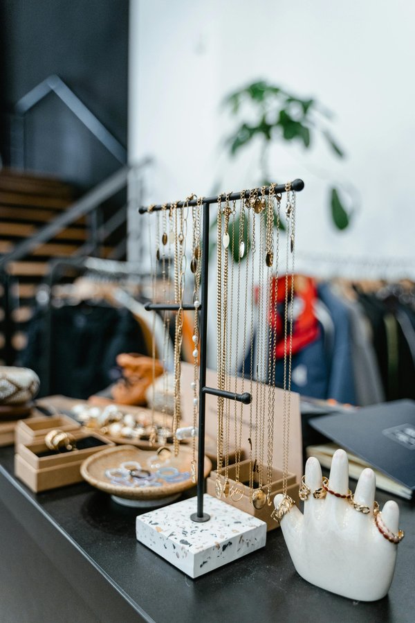 Bijoux : trouvez les incontournables pour illuminer vos fêtes